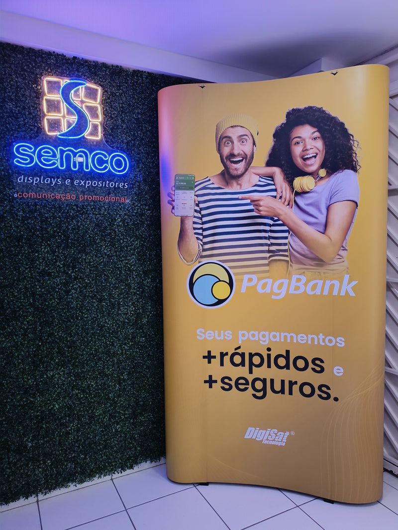 Painel Pantográfico P1 1x3 Curvo – Montagem Rápida e Visual Envolvente  Descrição: