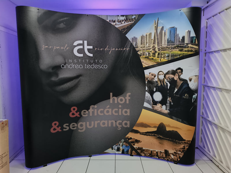 Painel Pantográfico P1 3x3 Curvo Completo – Estrutura e Impressão de Alto Impacto