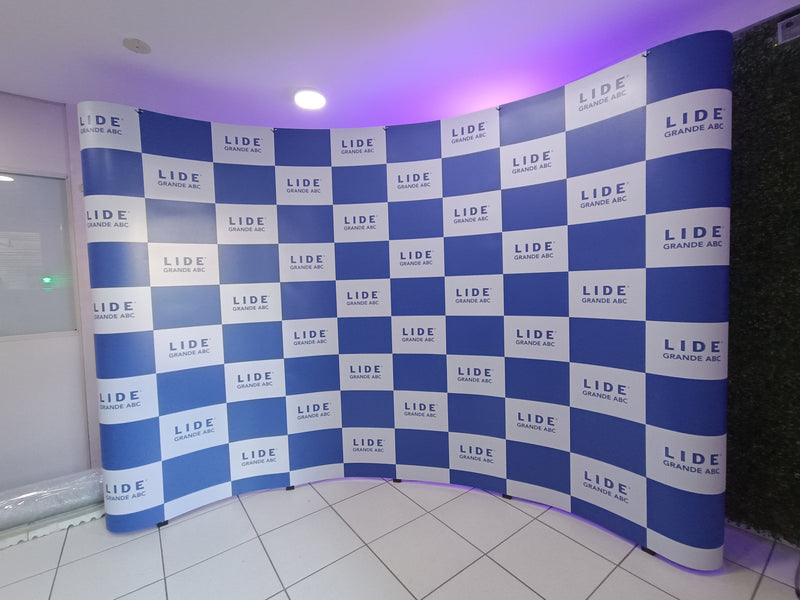 Painel Pantográfico P1 4x3(2) Curvo Completo – Estrutura Modular e Impressão para Máximo Impacto